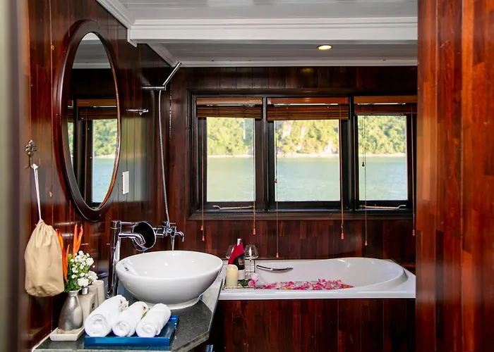 Private Bhaya Legend Cruise 5* Ha Long